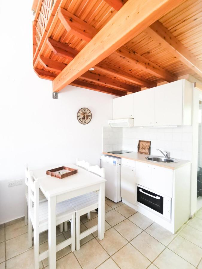 Haris Apartments Koukounaries Eksteriør billede